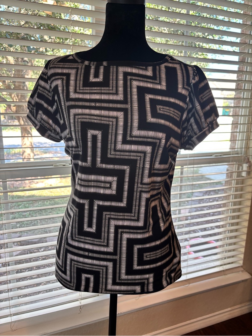 Black & White Geometric Short Sleeve Women's Top